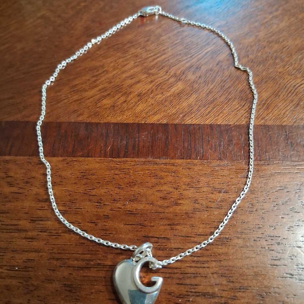 Elegant Silver Heart Necklace - Picture 3 of 8